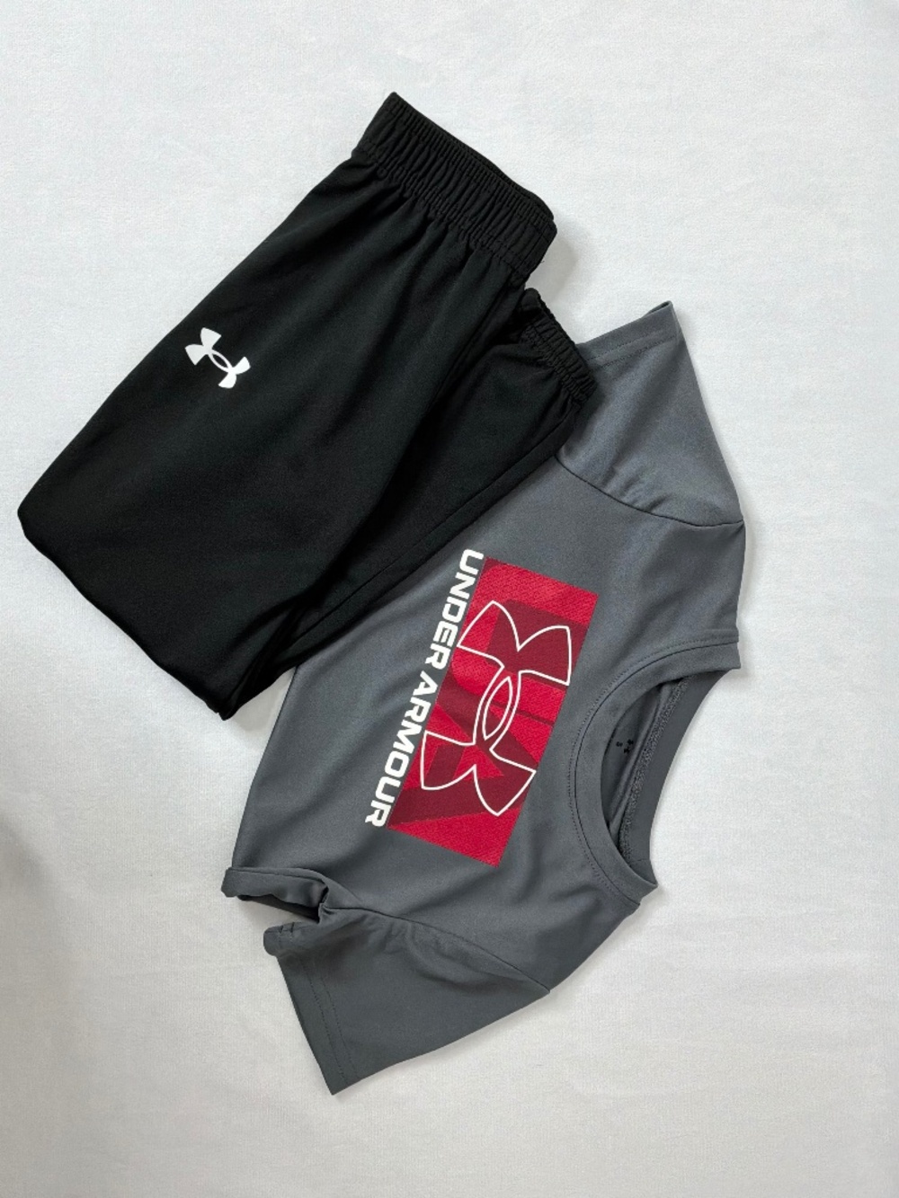 Under Armour Boy’s Short Sleeve Top and Pants Set - Size 5